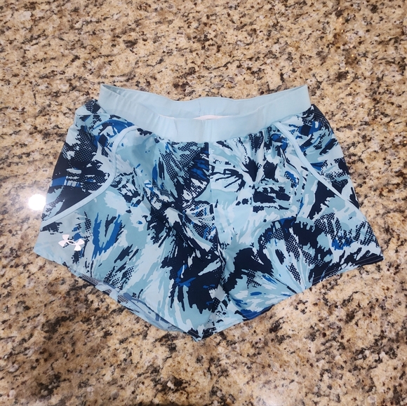 Under Armour Pants - EUC under Armour Active Shorts